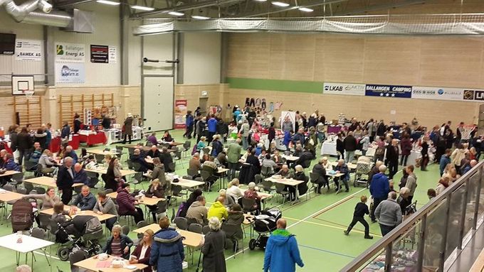 Da er det snart julemesse i hallen igjen.
lørdag 17. NOVEMBER er det julemesse i flerbrukshallen