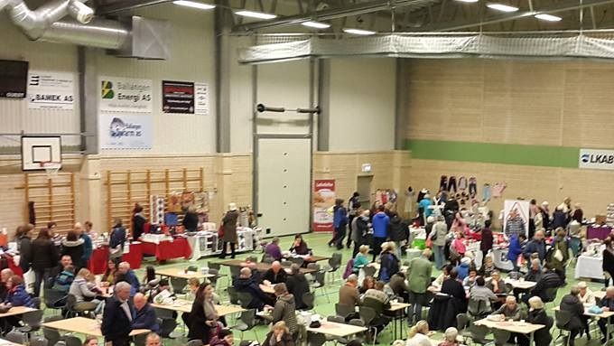 Da er det snart julemesse i hallen igjen.
lørdag 17. NOVEMBER er det julemesse i flerbrukshallen